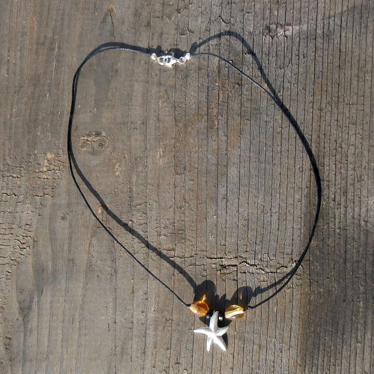 Collier aus Bernsteinperlen mit silbernem Seestern