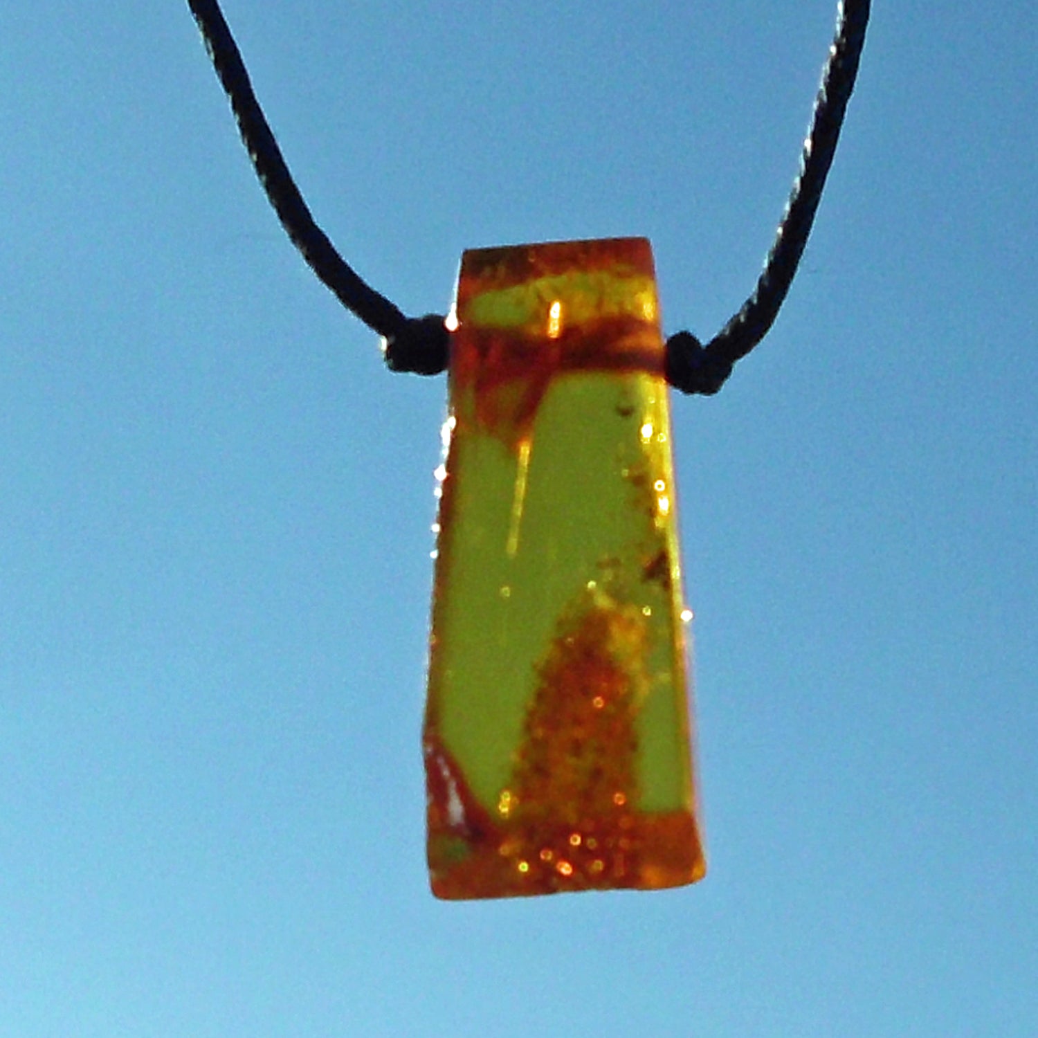 Collier aus poliertem Bernstein – zeitlos und elegant