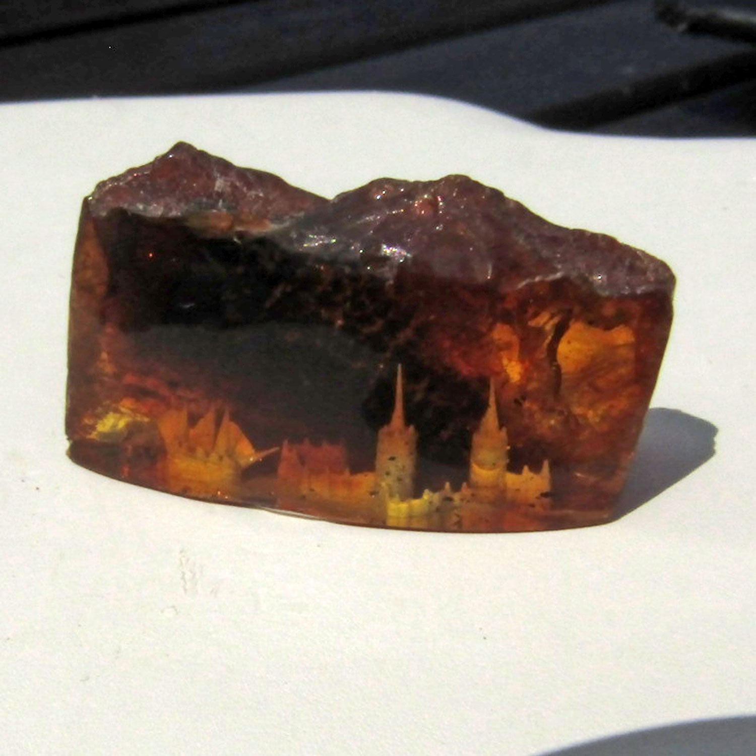 Bernstein Unikat mit Segelschiff und Stadtmotiv