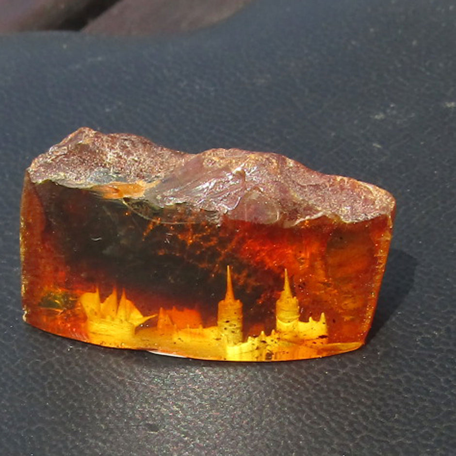 Bernstein Unikat mit Segelschiff und Stadtmotiv