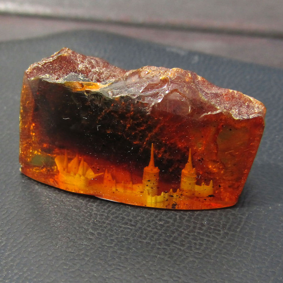 Bernstein Unikat mit Segelschiff und Stadtmotiv