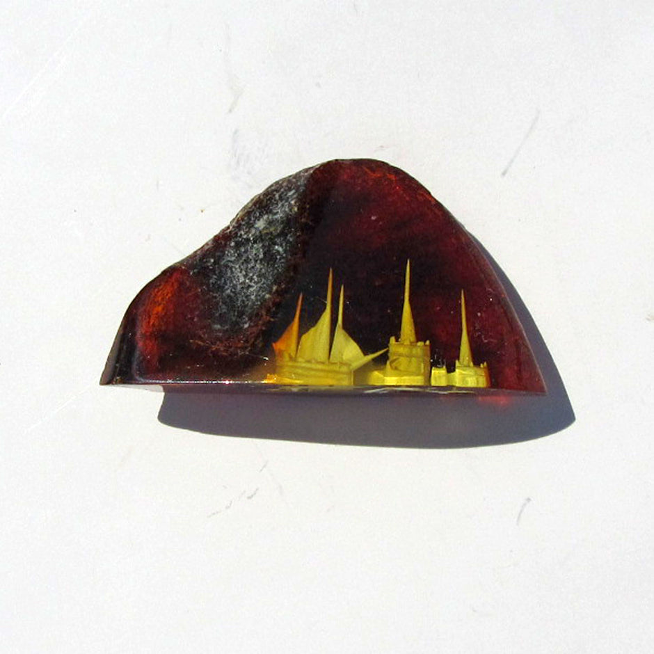 Bernstein-Unikat mit Segelschiff und Türmen, 3D-Design