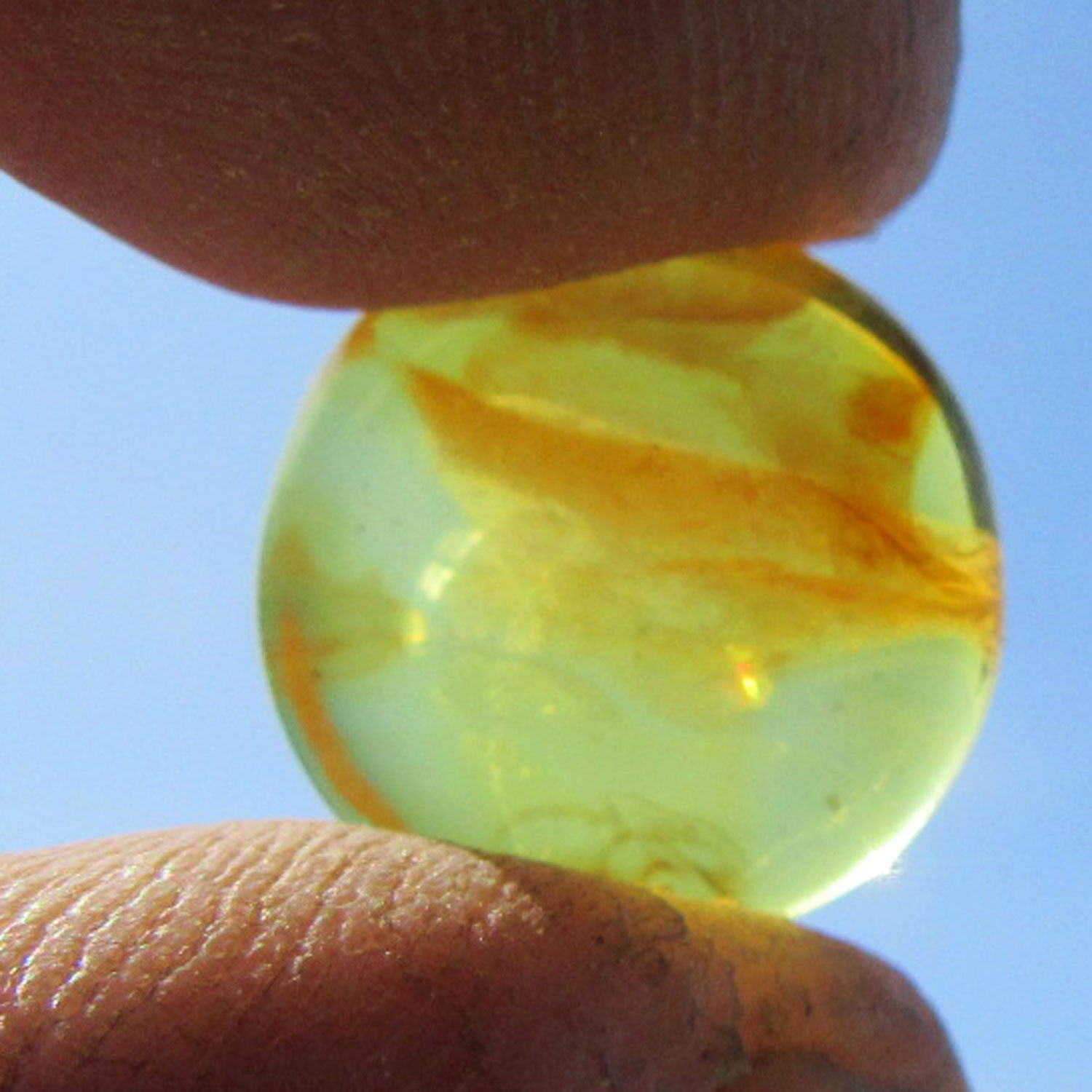 Einzigartiger Bernsteinplug fürs Ohr, hell geschliffen