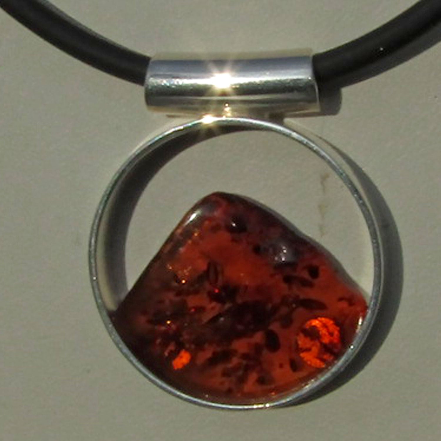 Bernstein in Silber gefasst – Unikat mit Einschlüssen