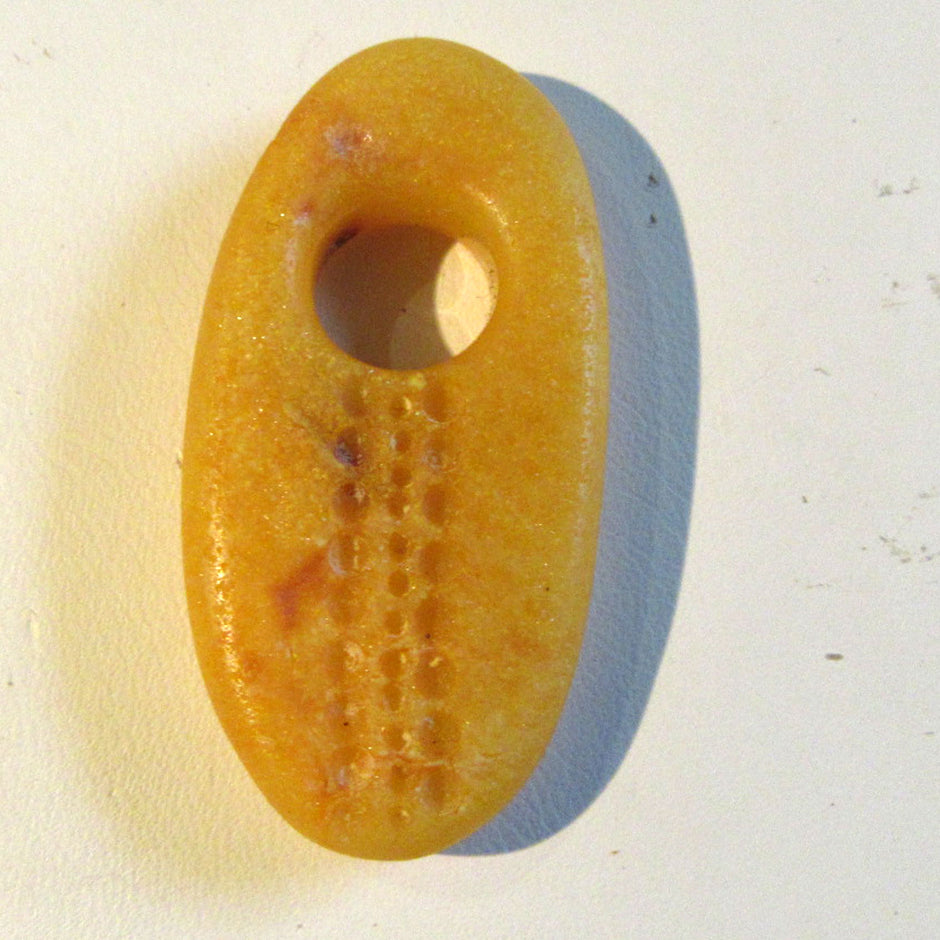 Geschliffenes Bernsteinstück von der Ostsee-Insel, Unikat