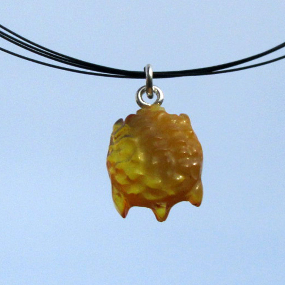 Anhänger Schildkröte aus honigfarbenem Bernstein