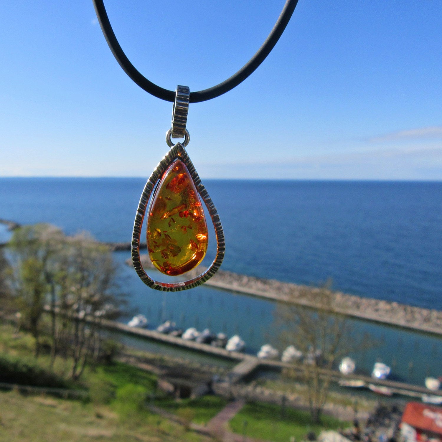 Edler Anhänger aus Bernstein und 925er Silber, Unikat