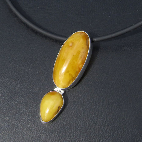 Eleganter Anhänger aus butterscotch Bernstein und Silber