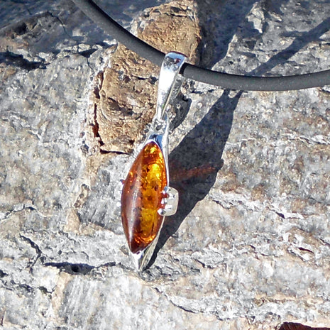 Bernsteinanhänger in Kognac mit Silber, Unikat