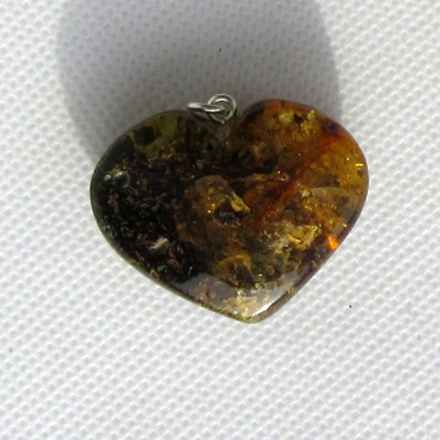 Dunkles Bernsteinherz mit Einschlüssen, Unikat