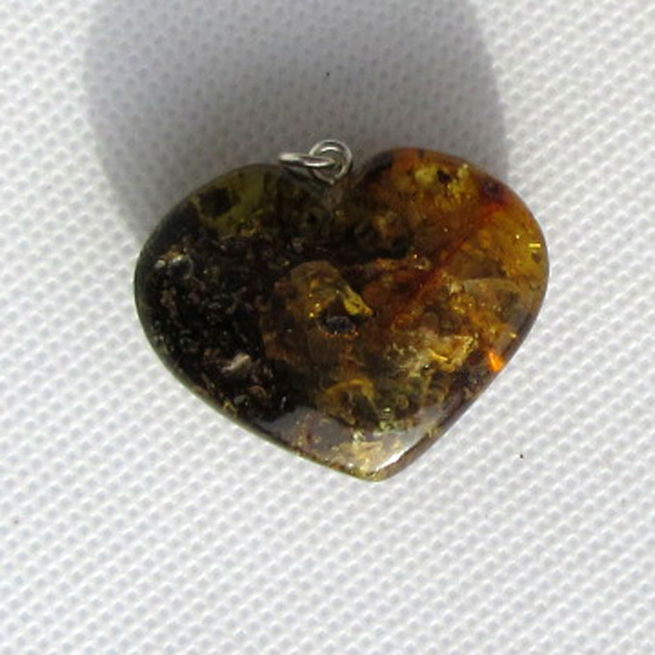 Dunkles Bernsteinherz mit Einschlüssen, Unikat