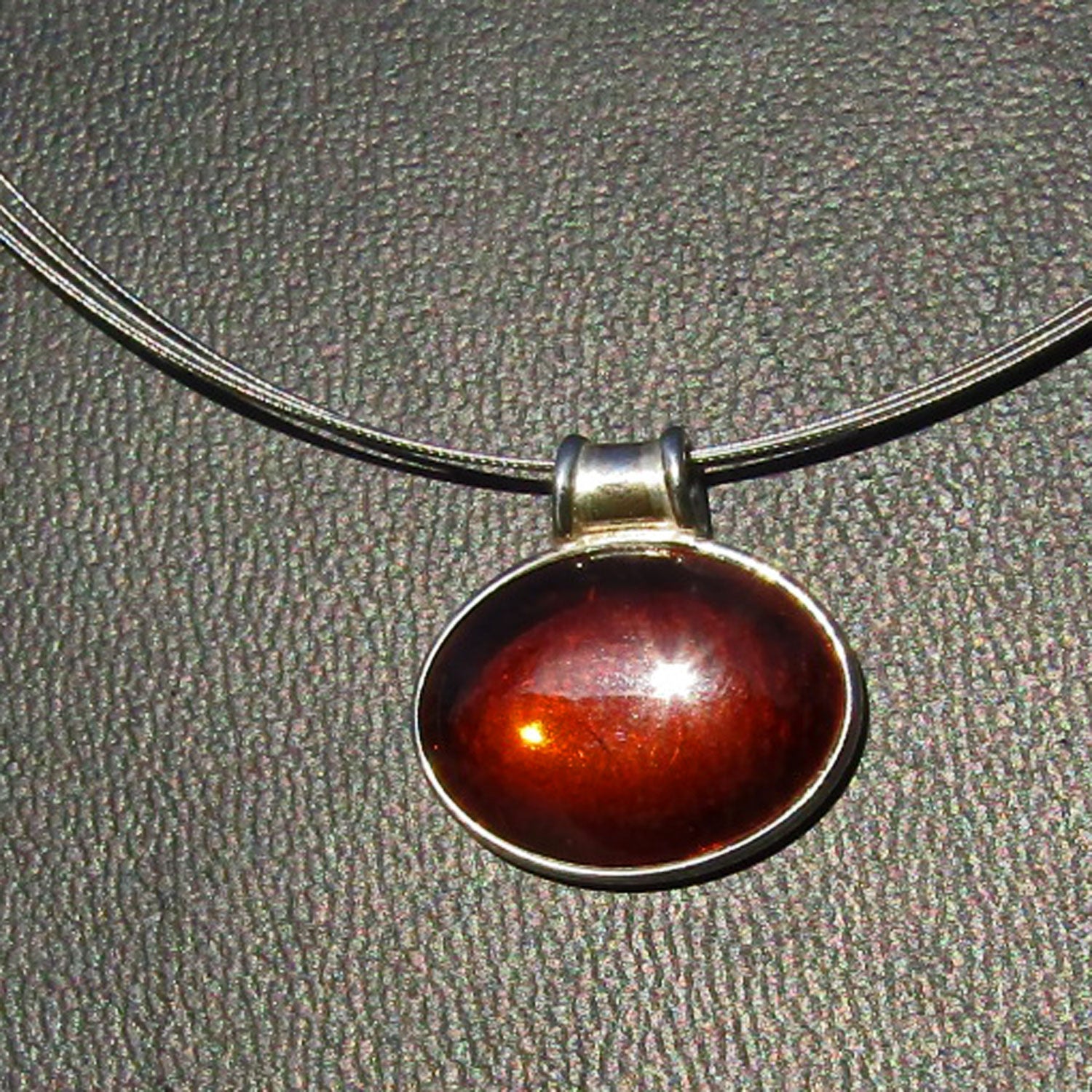 Wunderschöner Silberanhänger mitedlem Bernsteincabochon