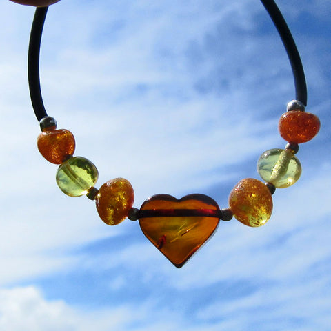 Poliertes Bernsteinarmband mit Herz, Unikat von Rügen