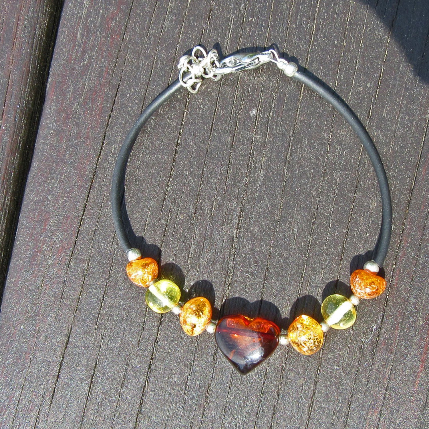 Poliertes Bernsteinarmband mit Herz, Unikat von Rügen