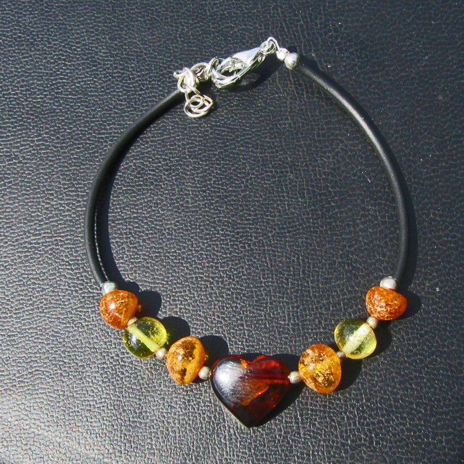 Poliertes Bernsteinarmband mit Herz, Unikat von Rügen