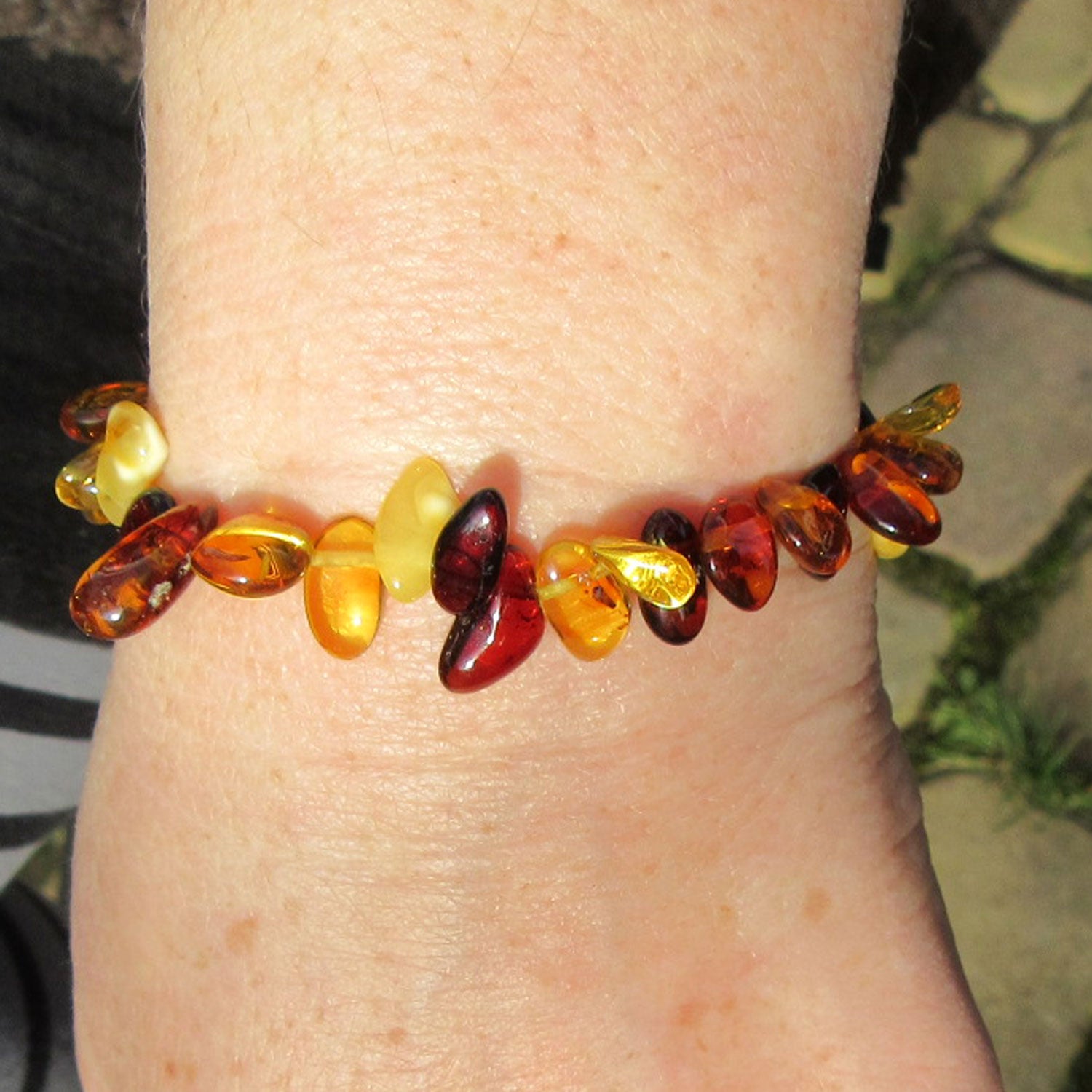 Elegantes Armband mit polierten Bernsteinen von Rügen