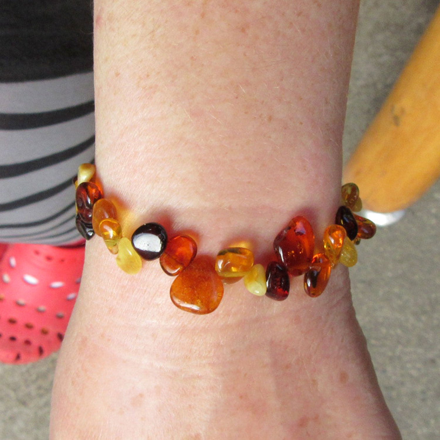 Elegantes Armband mit polierten Bernsteinen von Rügen