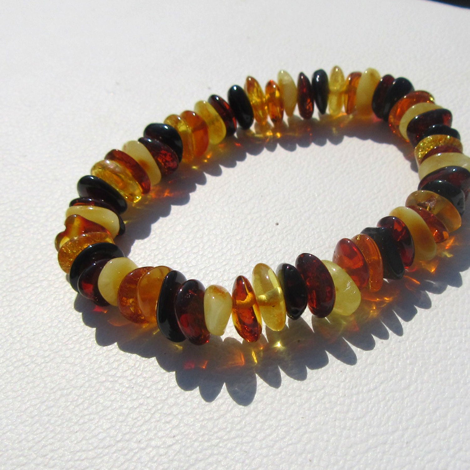 Einzigartiges Bernsteinarmband mit handverlesenen Scheibchen