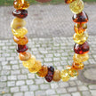Einzigartiges Armband aus polierten Bernsteinnuggets