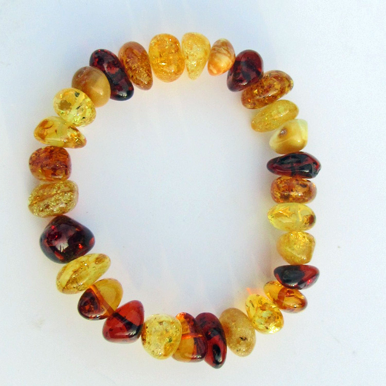 Einzigartiges Armband aus polierten Bernsteinnuggets