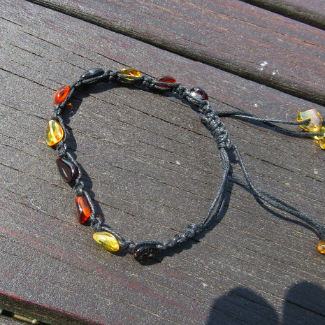Verstellbares Armband aus buntem, poliertem Bernstein