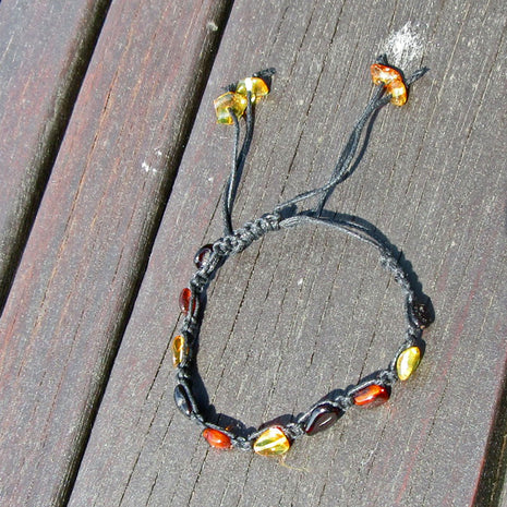 Verstellbares Armband aus buntem, poliertem Bernstein