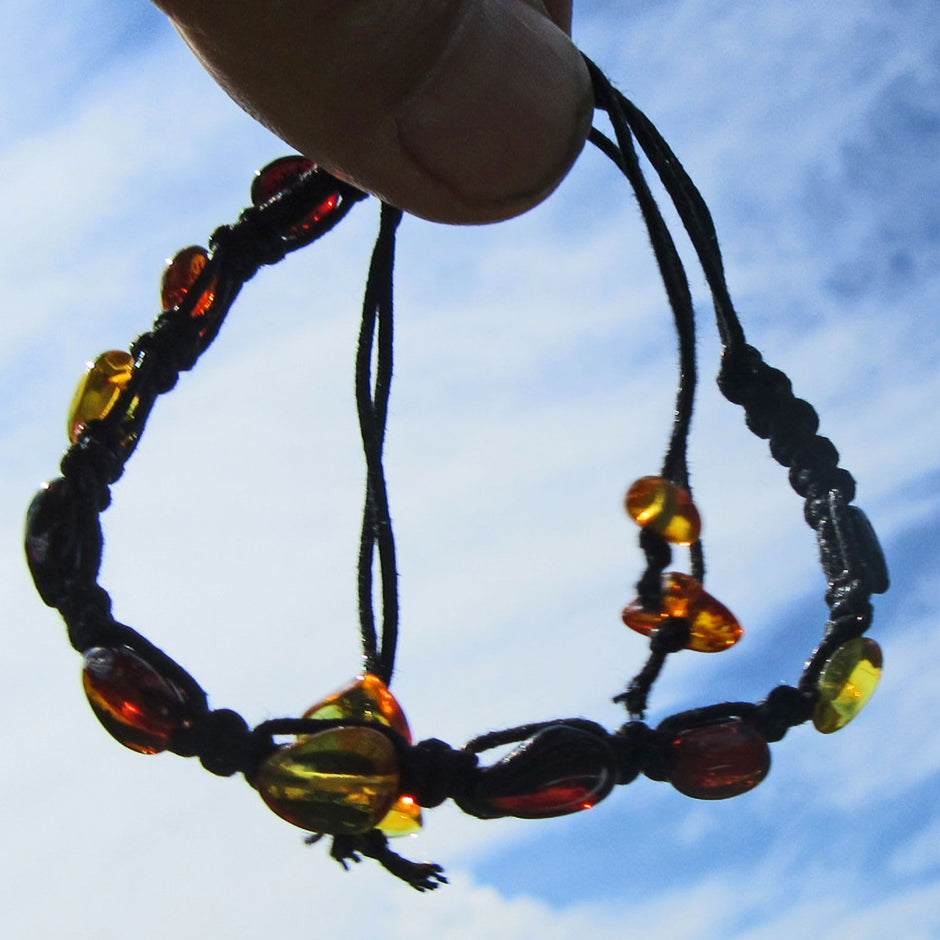 Verstellbares Armband aus buntem, poliertem Bernstein