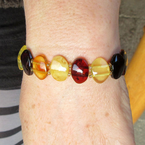 Einzigartiges Bernsteinarmband in sanften Farbtönen