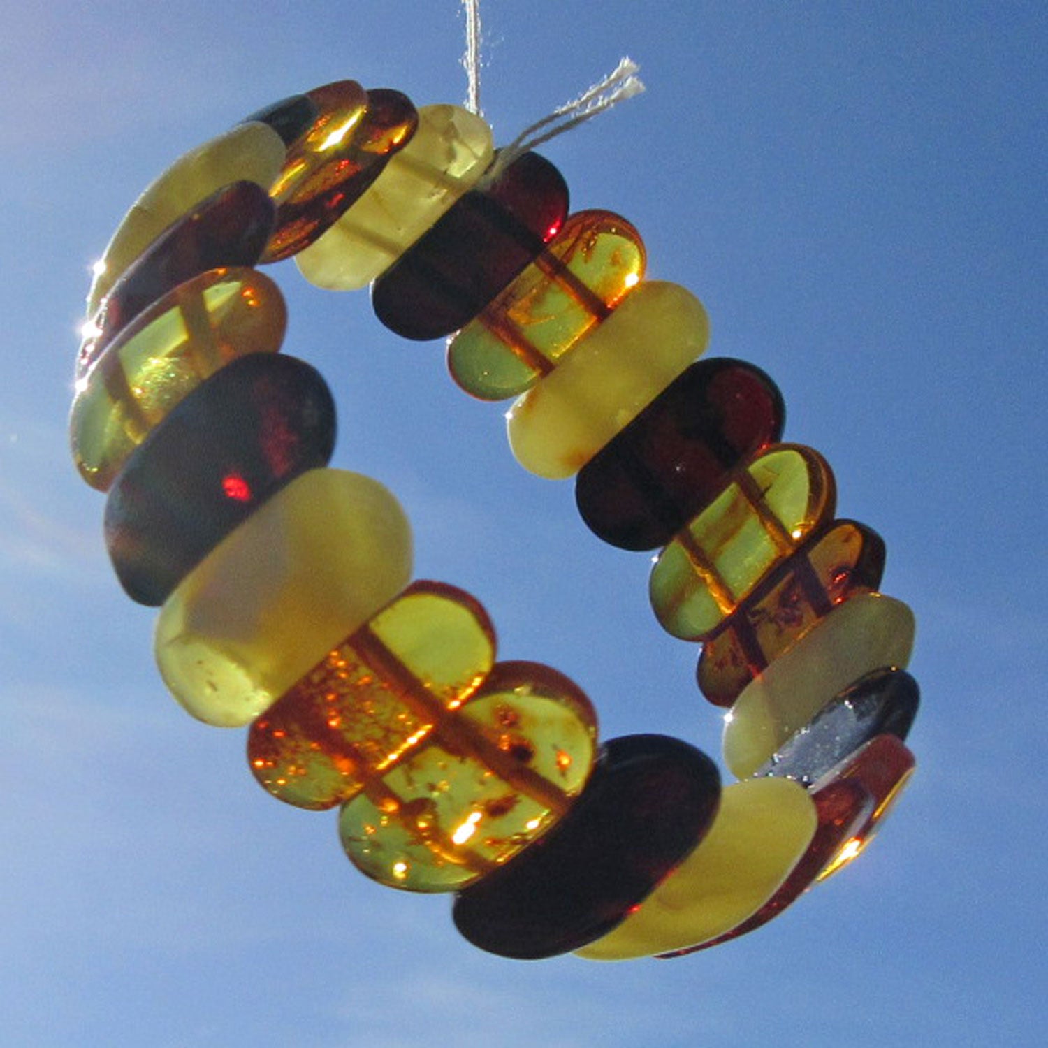 Elegantes Armband aus poliertem Bernstein, Unikat