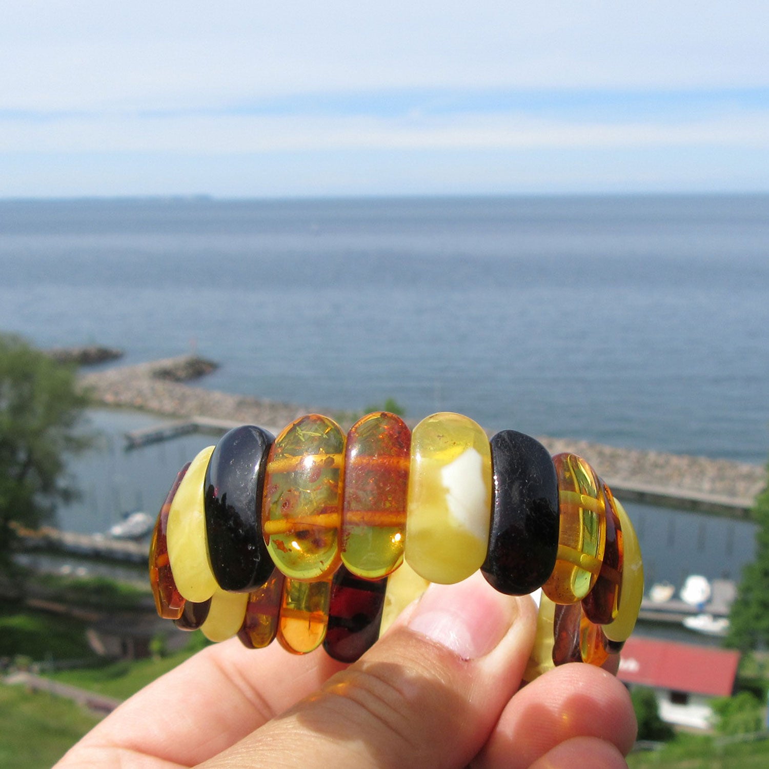 Elegantes Armband aus poliertem Bernstein, Unikat