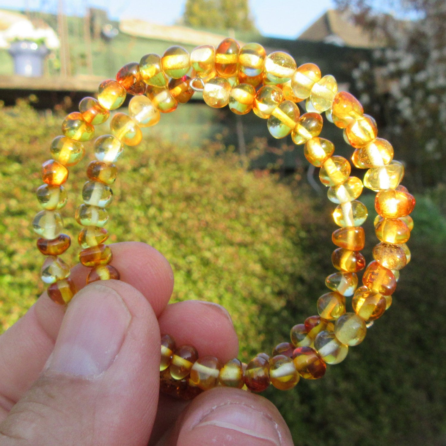 Flexibler Armreif aus poliertem Bernstein von Rügen