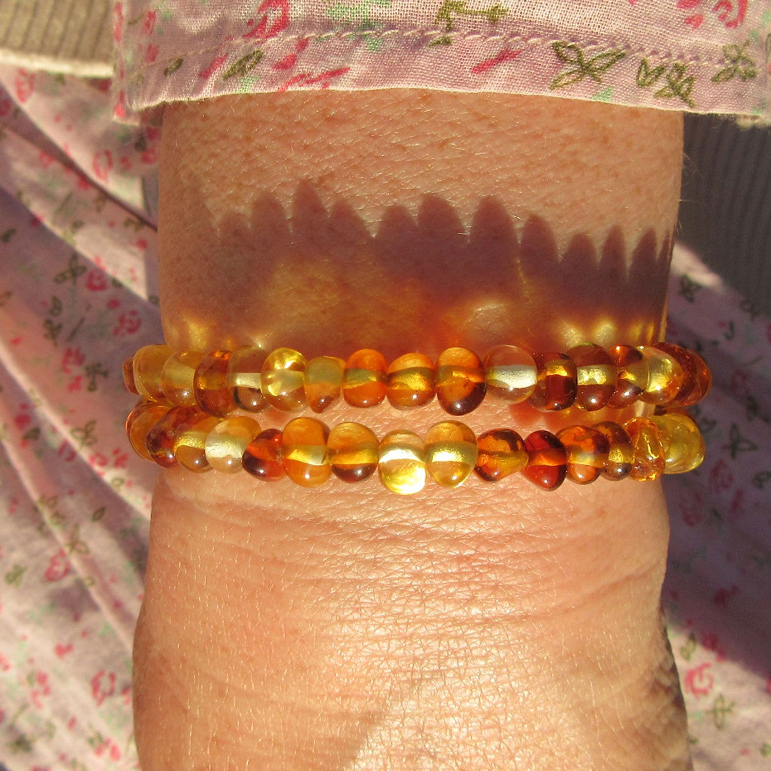 Flexibler Armreif aus poliertem Bernstein von Rügen