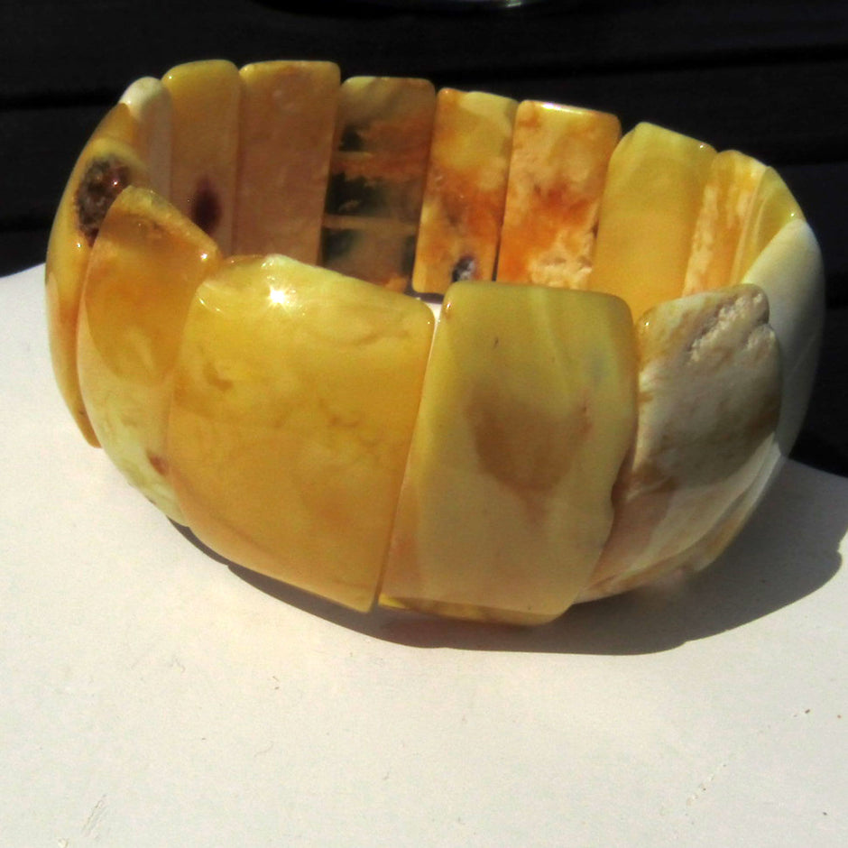 Wunderschönes Bernsteinarmband aus polierten länglichen Bernsteinen/ weiss bisbutterscotch