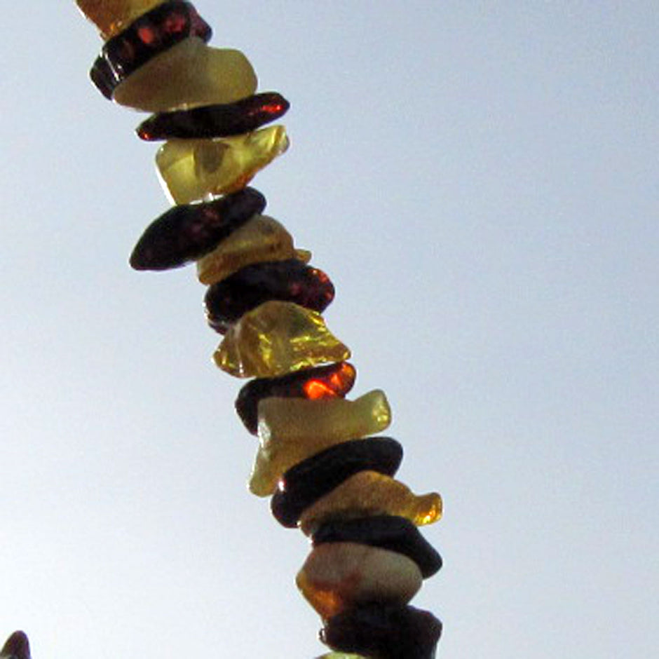 Einzigartiges Kinderarmband aus poliertem Bernstein