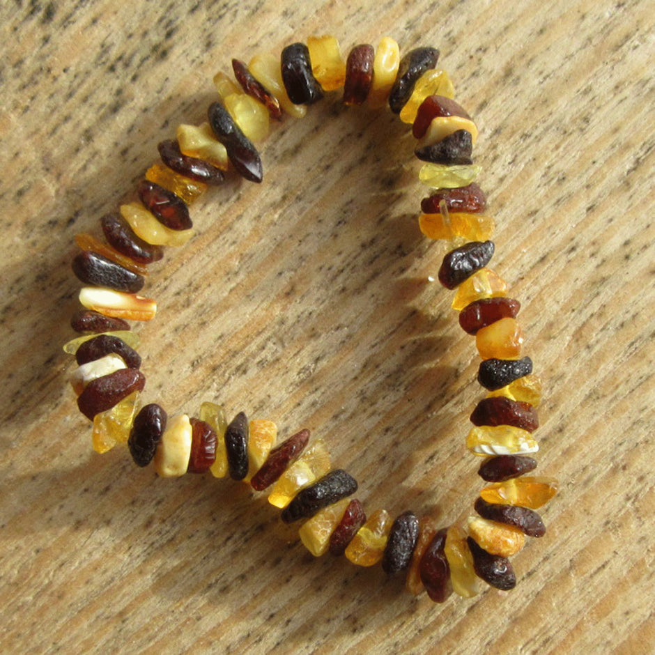 Einzigartiges Kinderarmband aus poliertem Bernstein