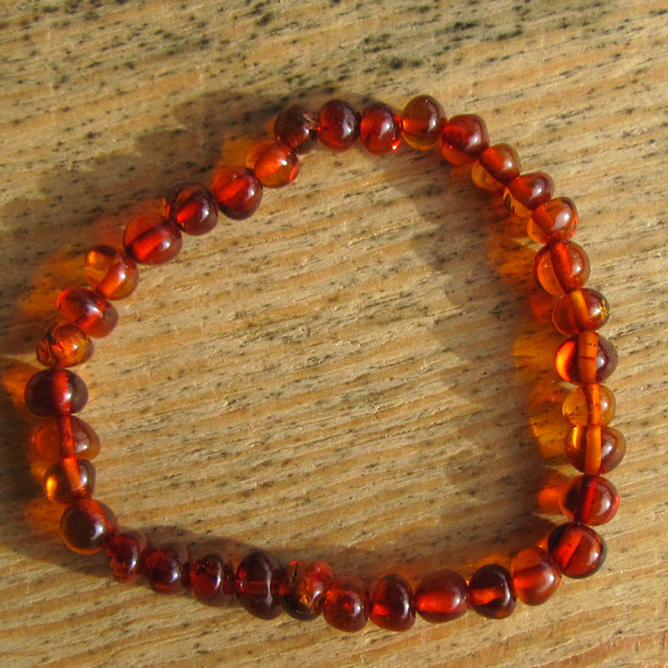 Elegantes Armband aus kognacfarbenem Bernstein, Unikat