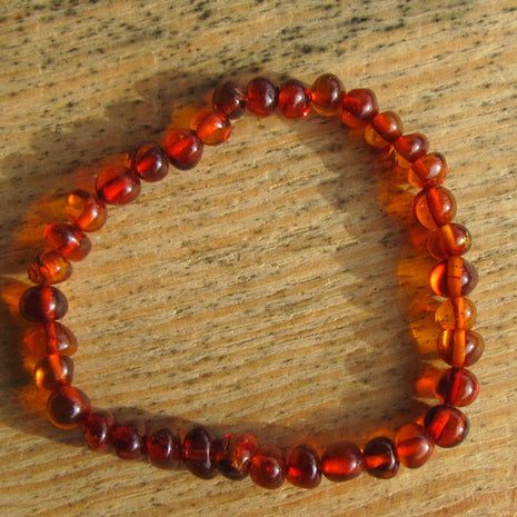 Elegantes Armband aus kognacfarbenem Bernstein, Unikat