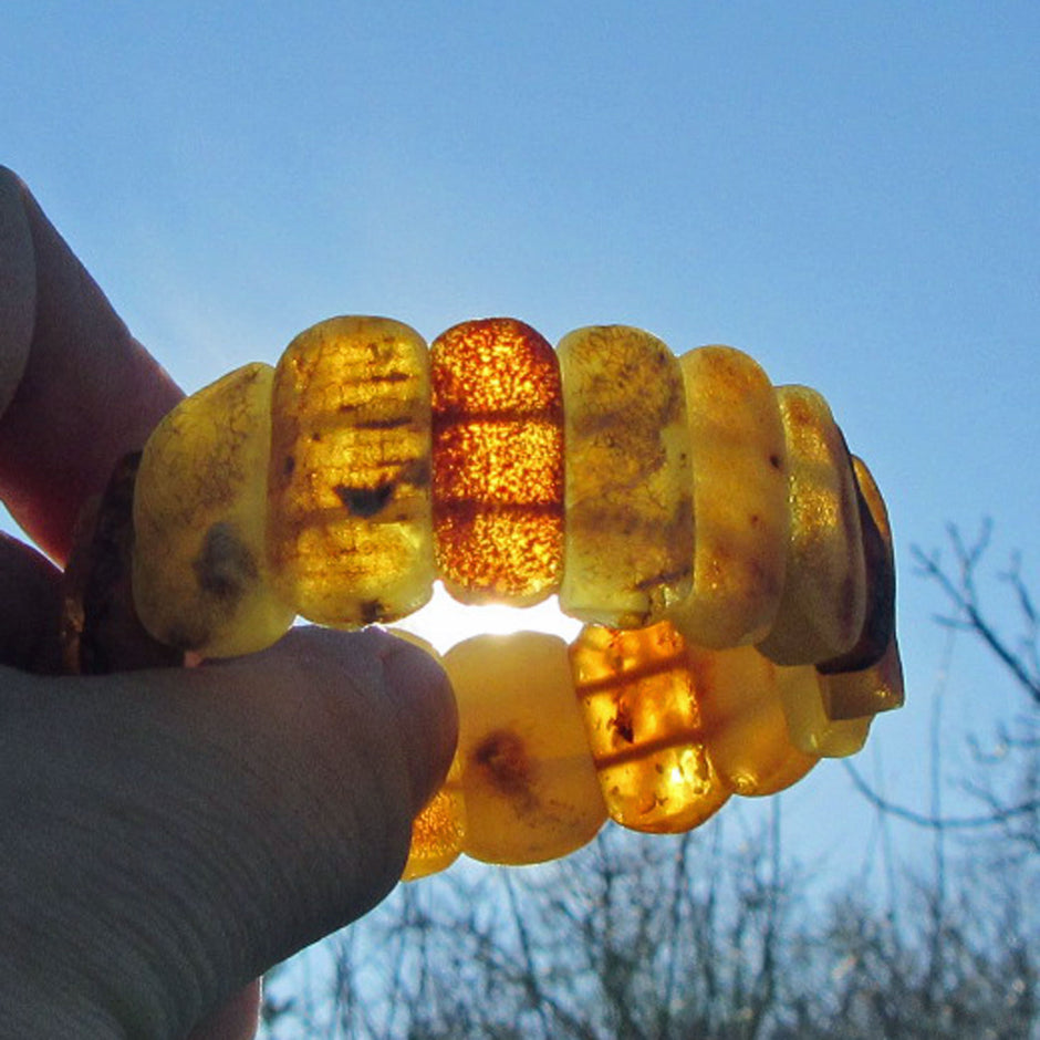 Rustikales Bernsteinarmband aus unpolierten Steinen