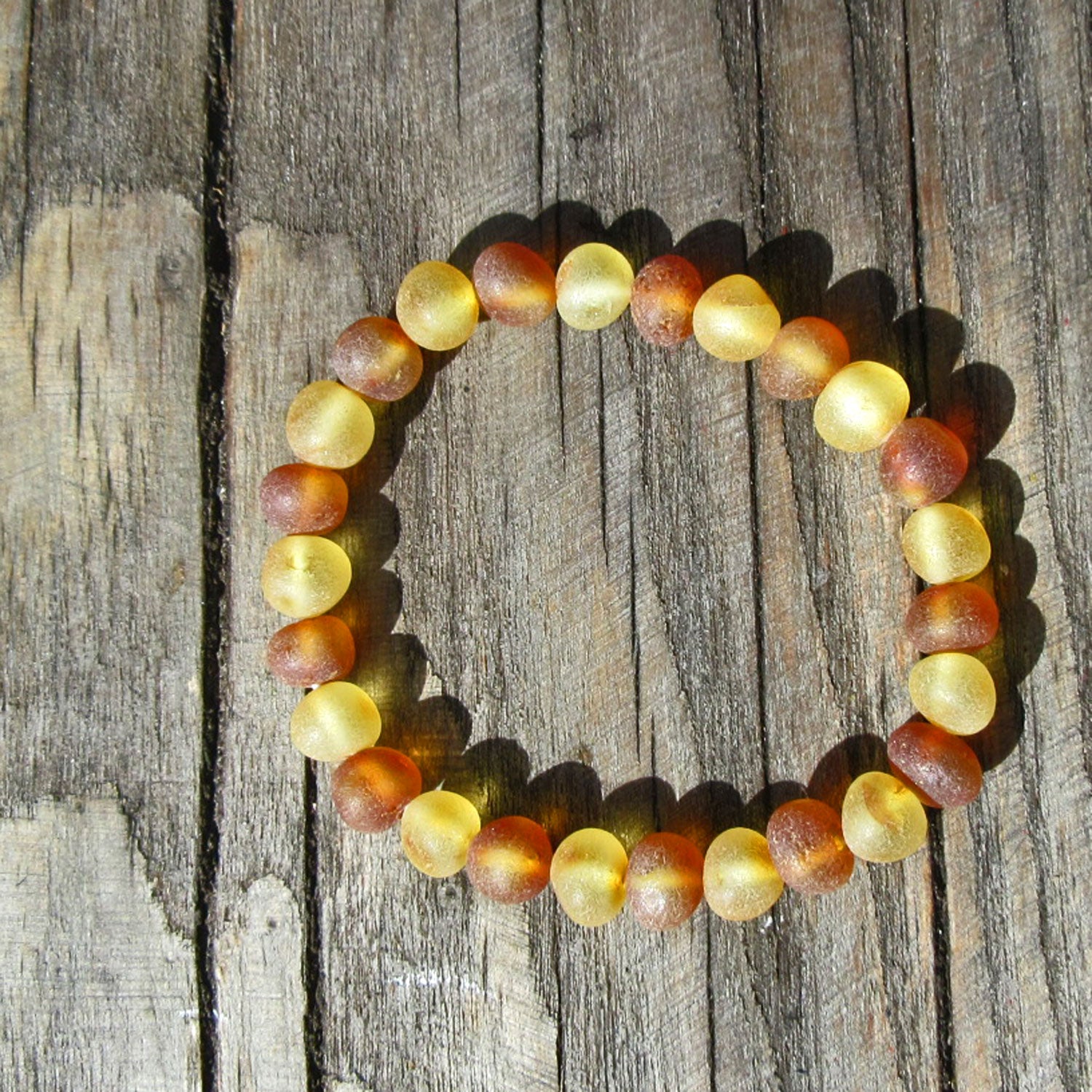 Einzelstück: Perlenarmband aus handverlesenem Bernstein