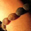 Edles Armband aus unpolierten, dunklenBernsteinoliven / Moorbernstein