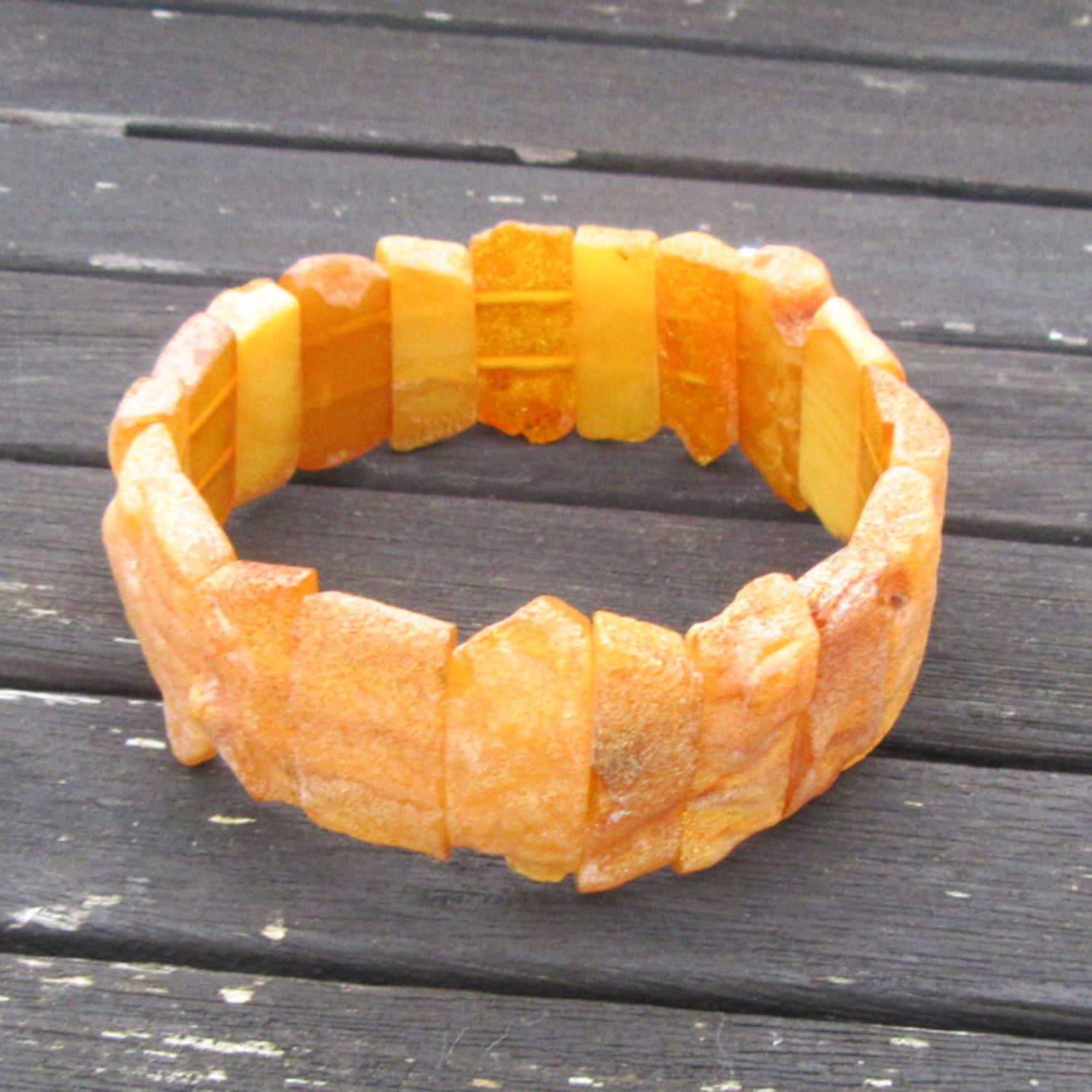Wunderschönes,flaches Bernsteinarmband, unpoliert