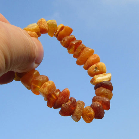 Einzigartiges Armband aus unpolierten Bernsteinnuggets