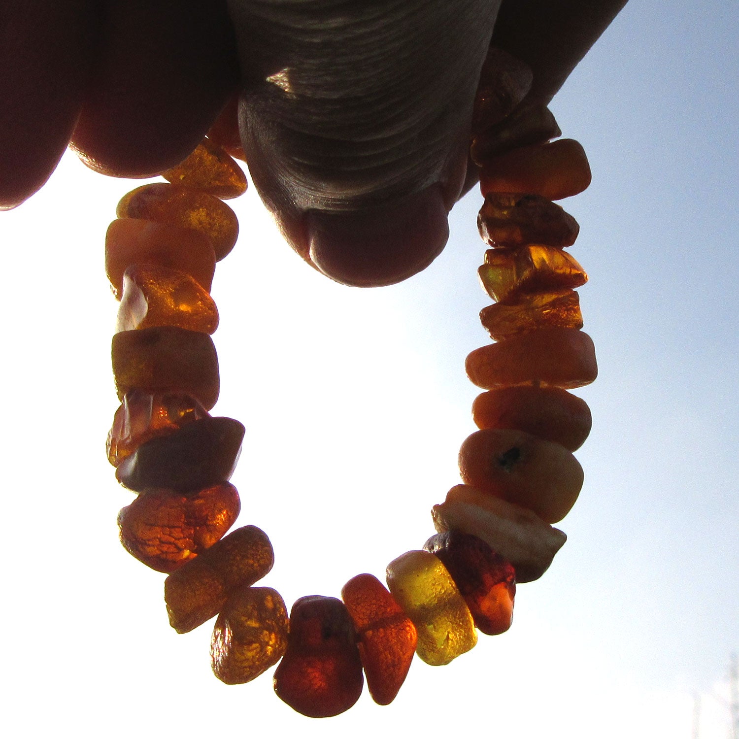 Einzigartiges Armband aus unpolierten Bernsteinnuggets