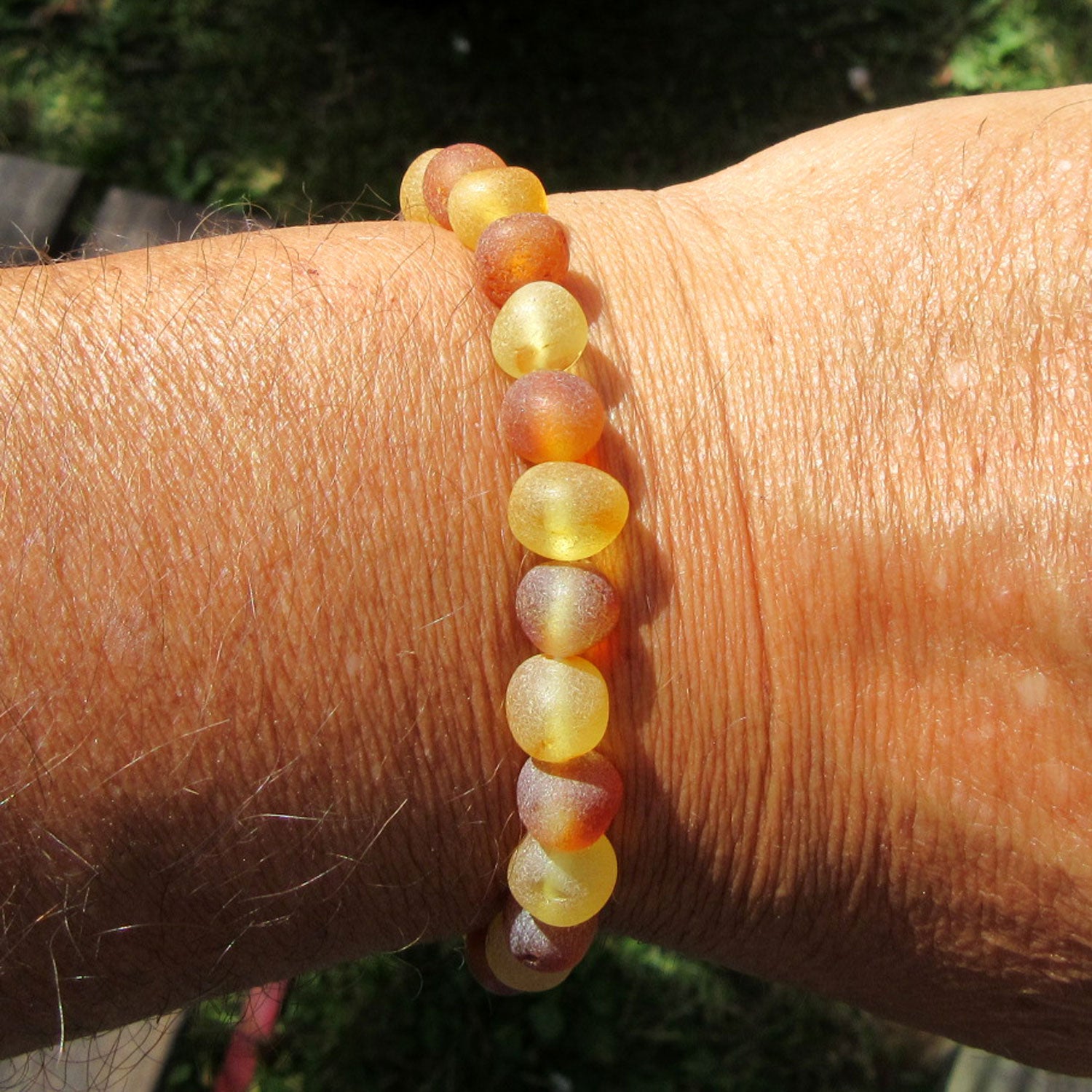 Einzelstück: Perlenarmband aus handverlesenem Bernstein