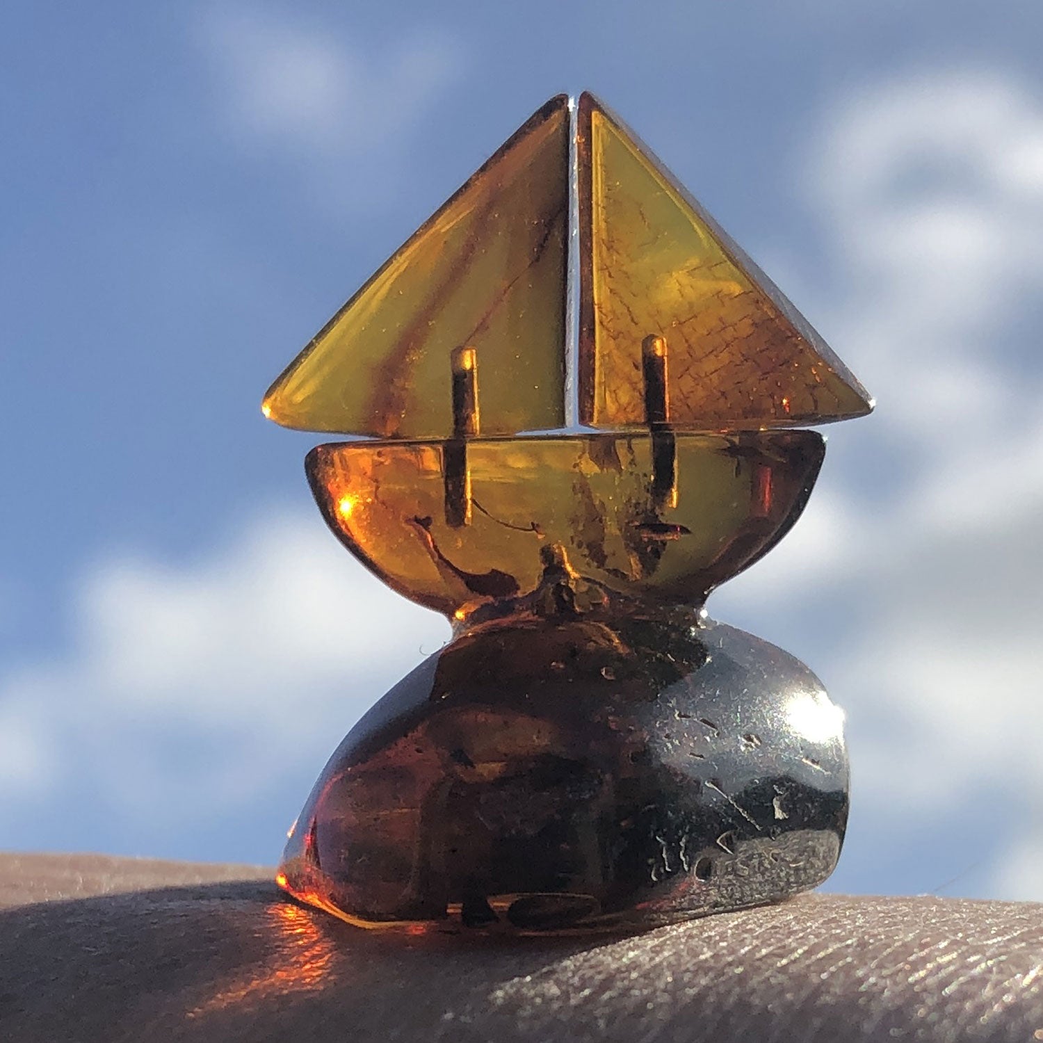 Einzelstück: Bernsteinsegelboot, maritimes Handwerk von Rügen