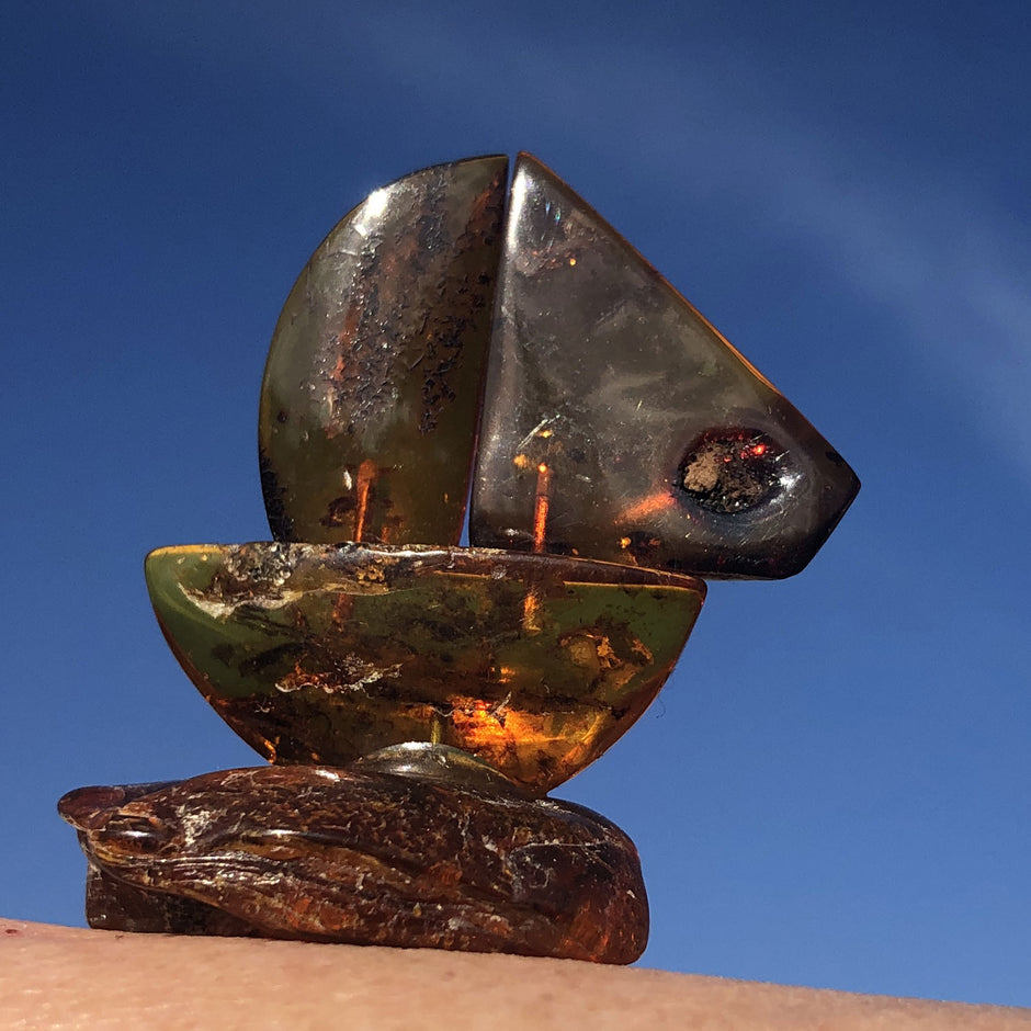 Bernsteinsegelboot aus Rügen – ein maritimes Unikat