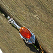Brosche aus Silber und Bernstein in Cello-Form