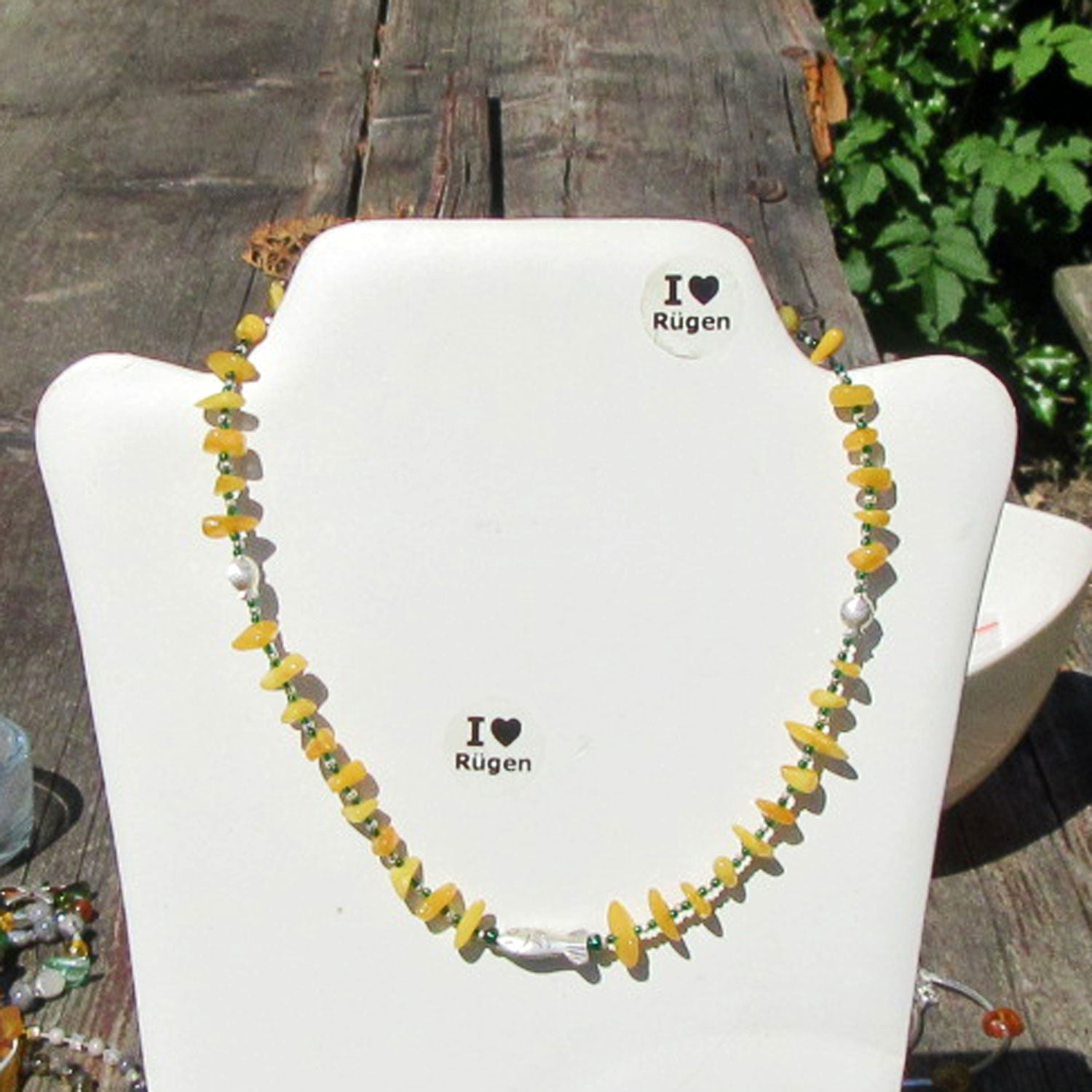 Einzigartige Kette aus Bernstein und Silberfischen