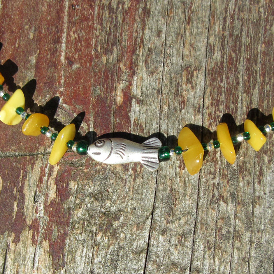 Einzigartige Kette aus Bernstein und Silberfischen