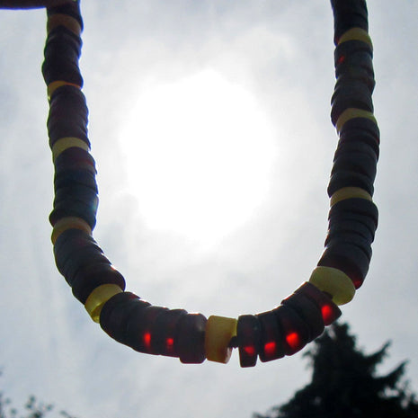 Bernsteinkette mit kirschroten und hellen Scheibchen